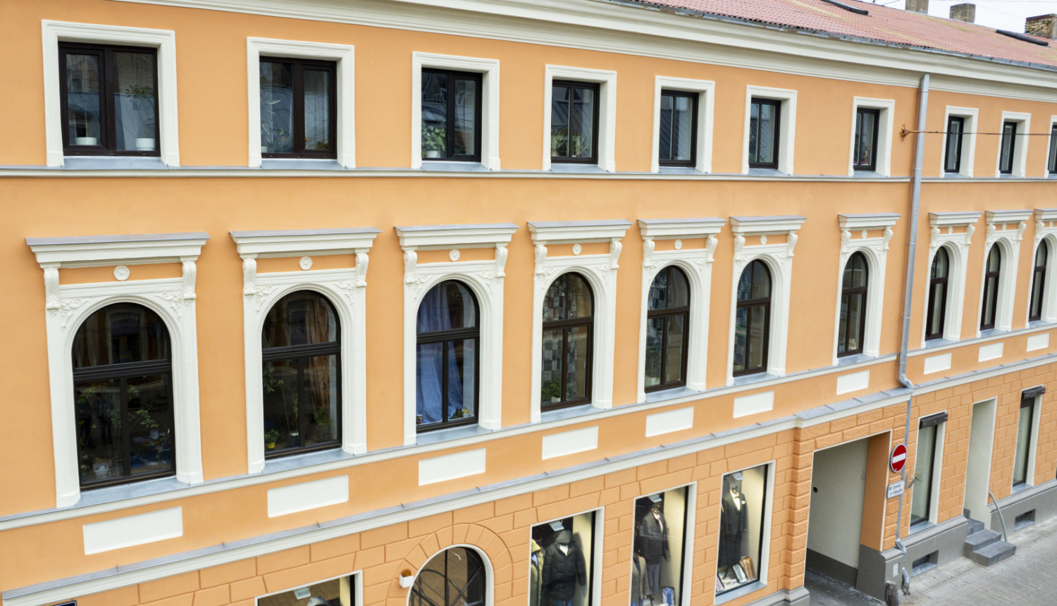 Kr.Barona iela 60 eķa pēc fasādes atjaunošanas