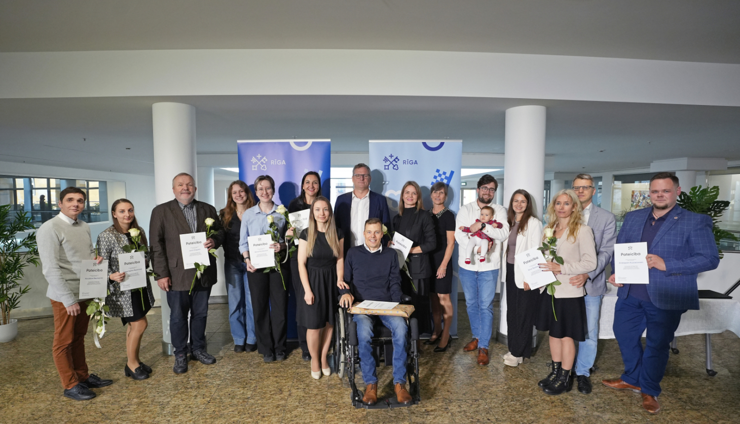 Rīgas  domes atzinību saņem labdarības projekta “Sapņu pavadonis” brīvprātīgie