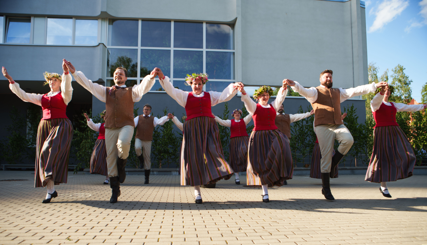 Deju kolektīva "Imantieši" dejotāji