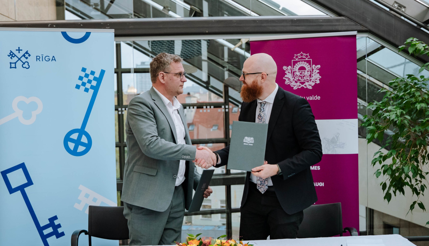 Rīgas domes priekšsēdētājs Viesturs Kleinbergs un Patentu valdes direktors Agris Batalauskis 