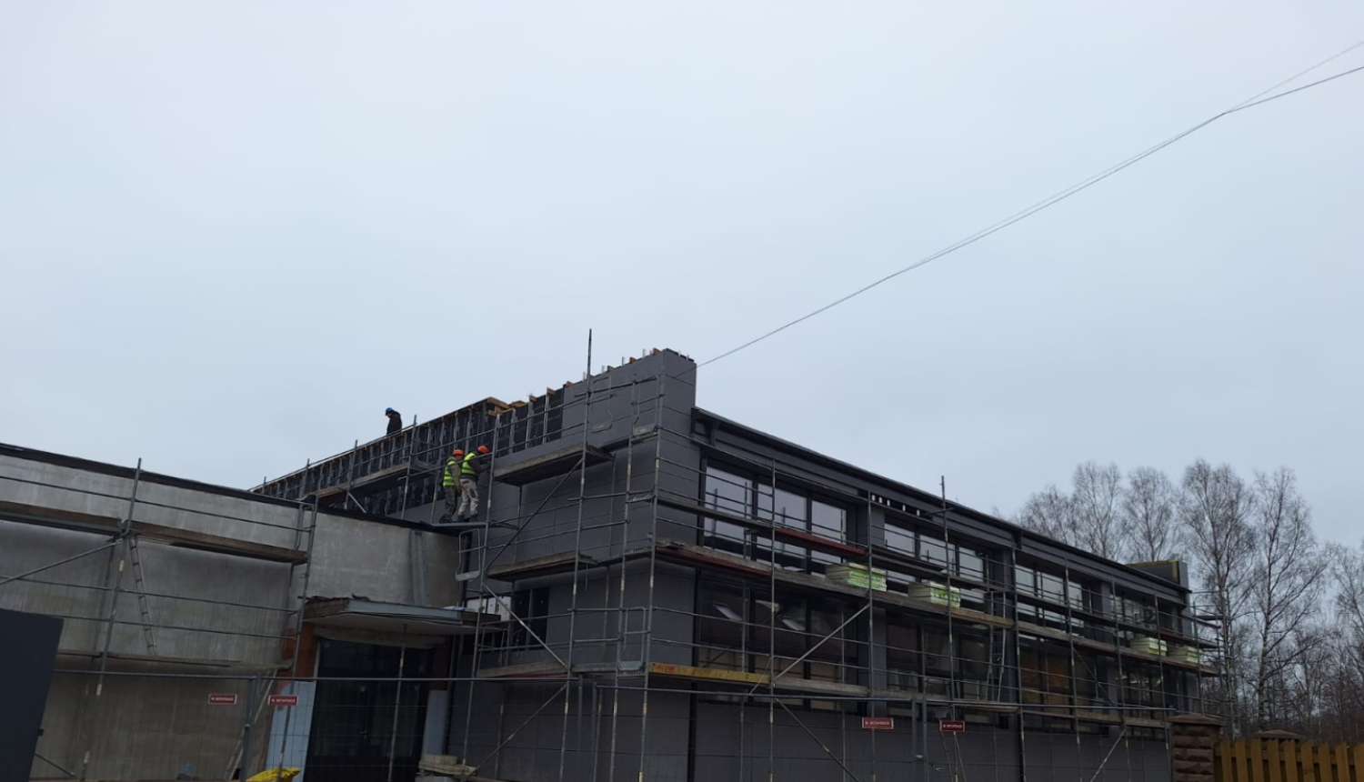 Rīgas Basketbola skolas ēkā Juglas ielā16