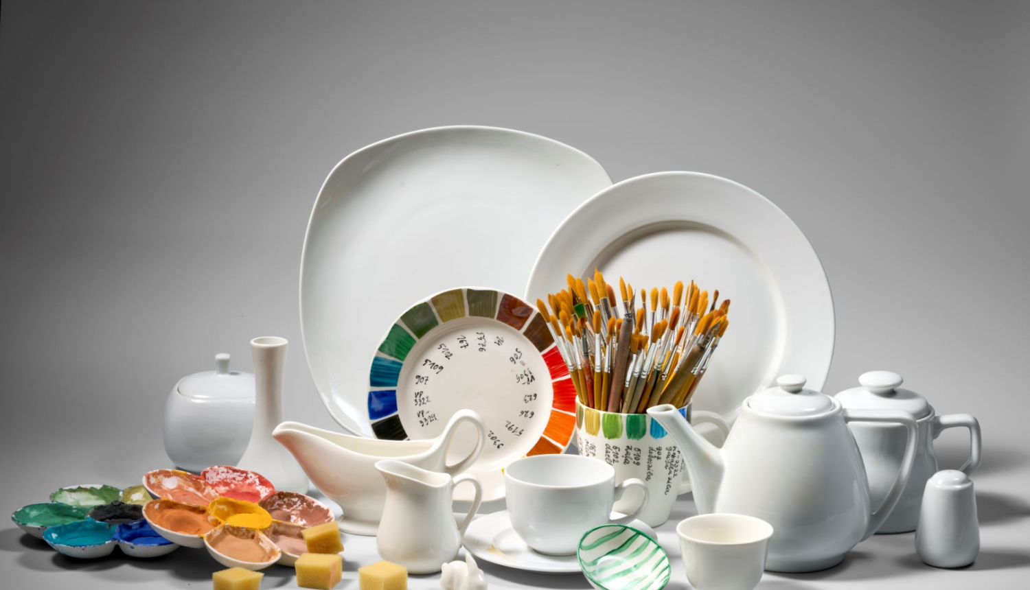 Radošā porcelāna dekorēšanas darbnīca Rīgas Porcelāna muzejā