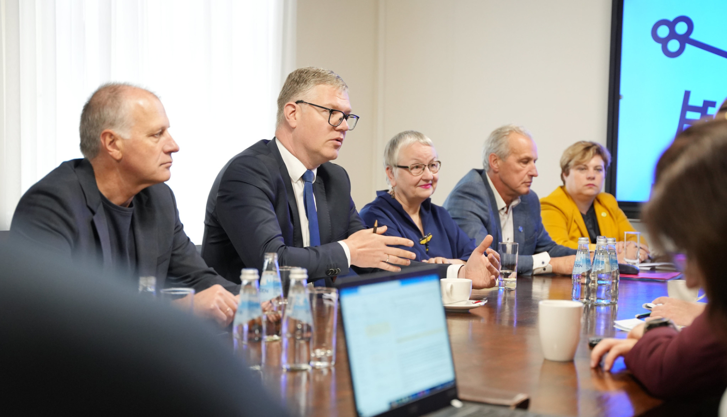 Rīgas domes vadība tiekas ar izglītības un zinātnes ministrijas pārstāvjiem