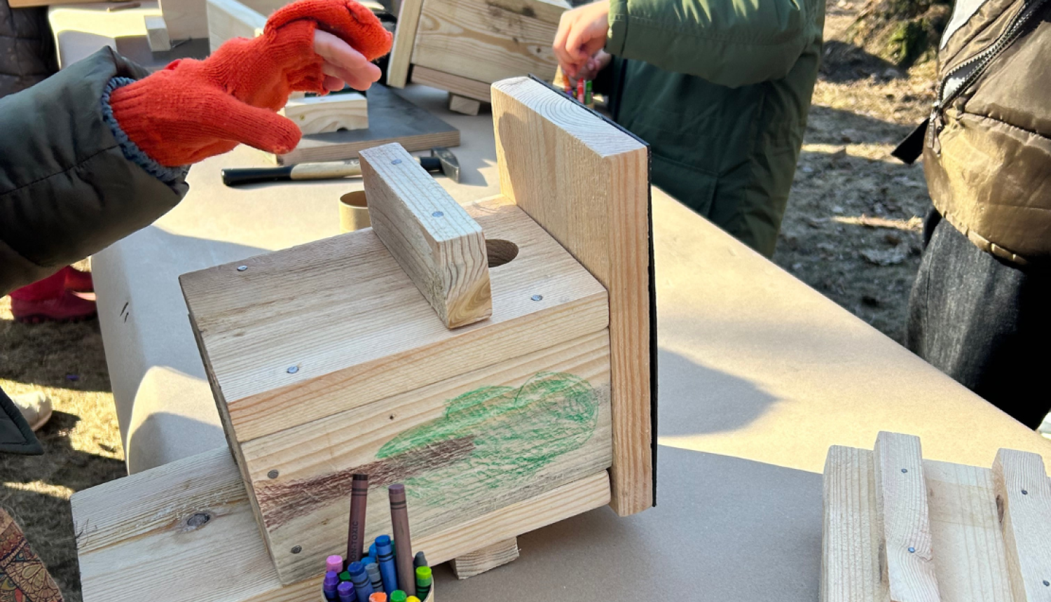 Izgatavo putnubūrīšus