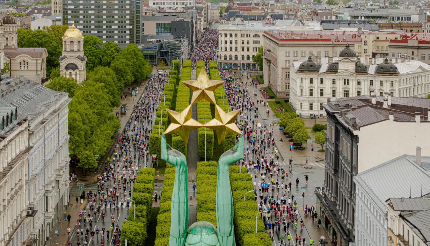 Brīvības pieminekļa zvaigznes un maratona skrejēji