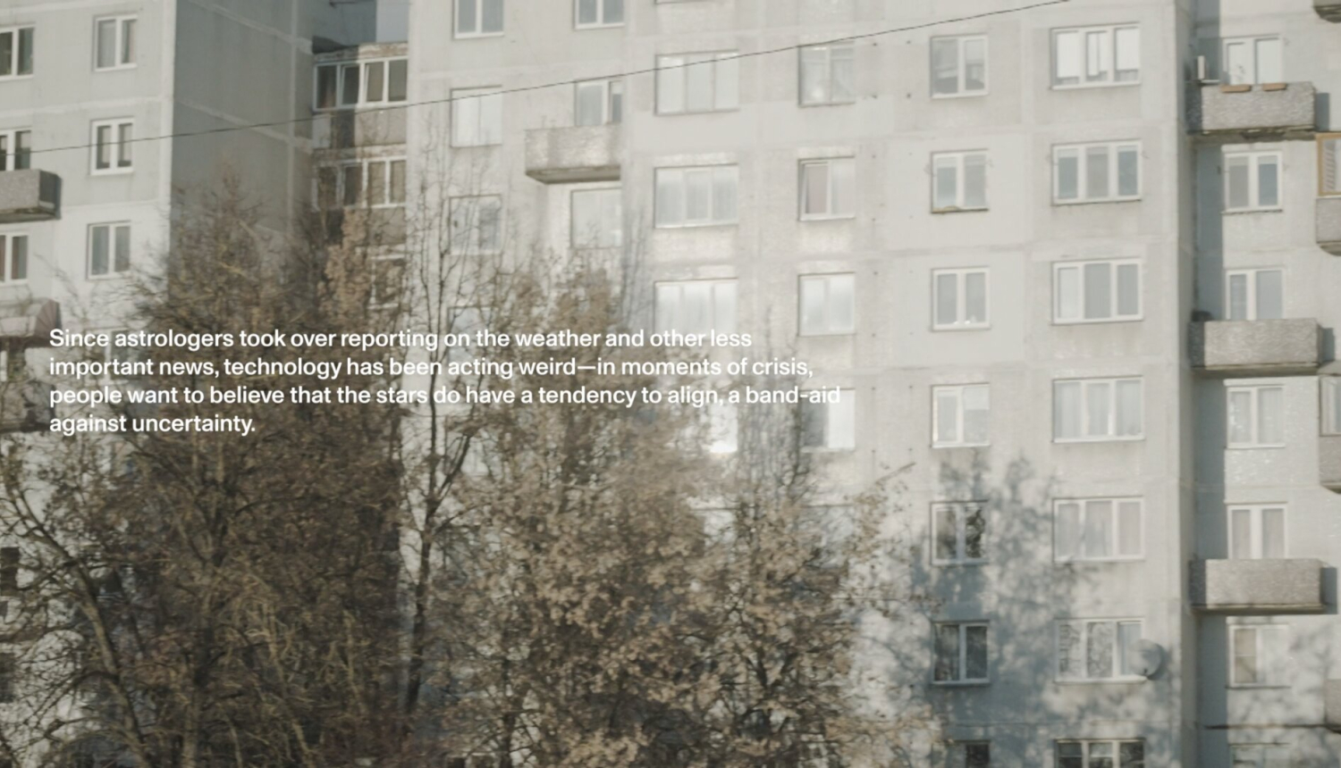 Izstādes darbs daudzdzīvokļu ēka