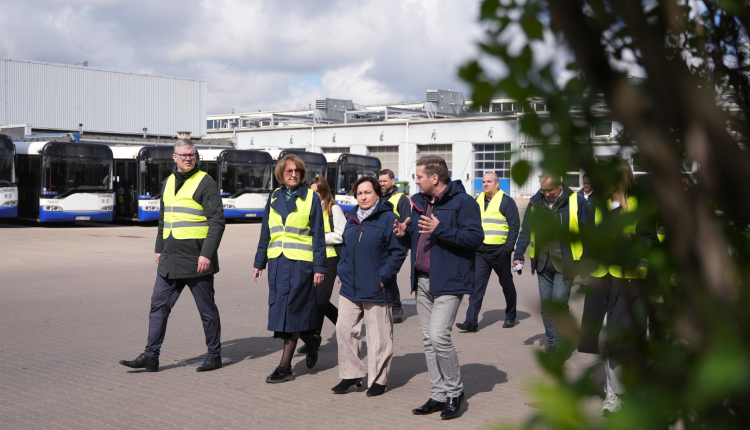 VARAM ministre un Rīgas mērs apmeklē "Rīgas satiksmi"