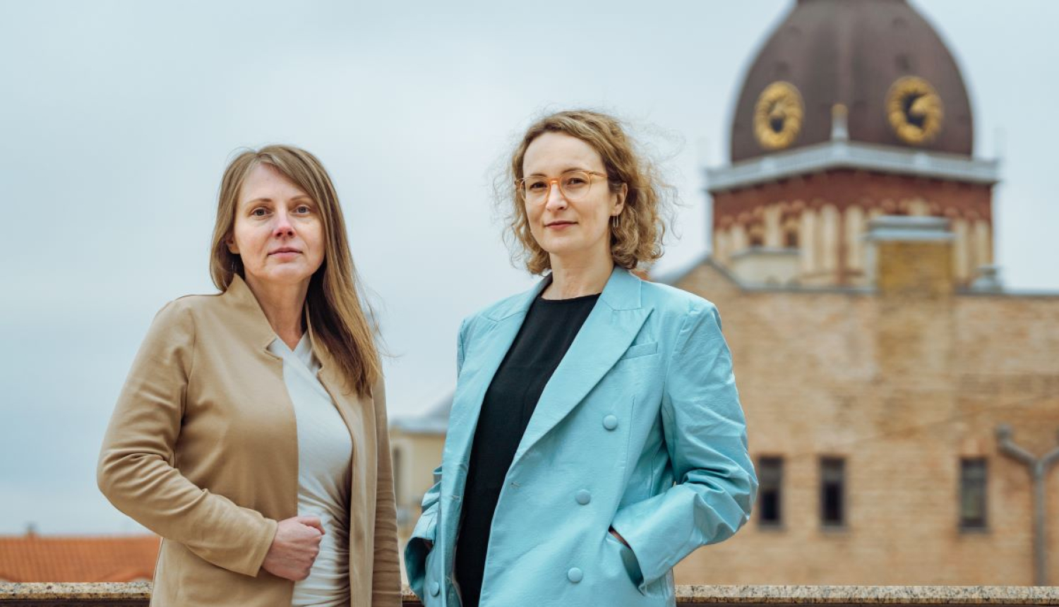 Pilsētas galvenā ainavu arhitekte Indra Purs un galvenā dizainere Evelīna Ozola