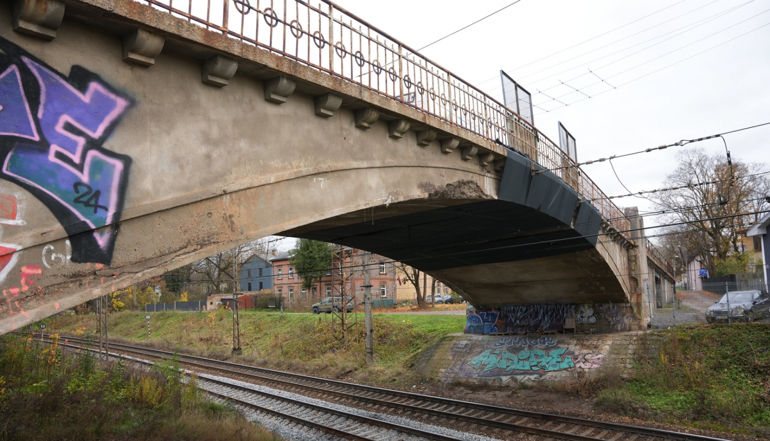Pārvads pār dzelzceļu Altonavas ielā