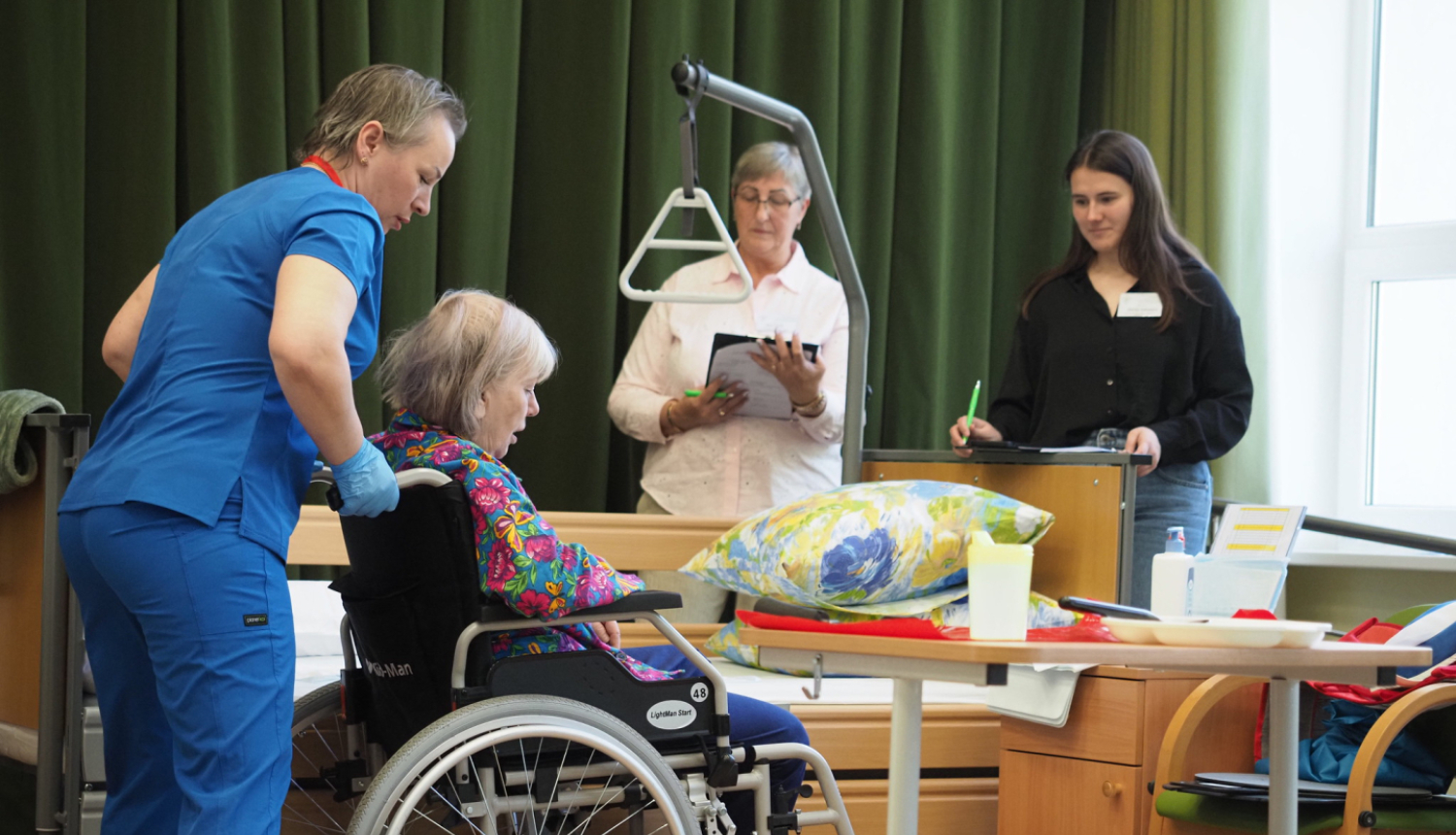 Cilvēks ratinkrēslā