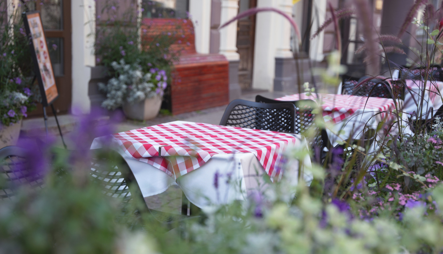 Āra kafejnīcas galdiņi