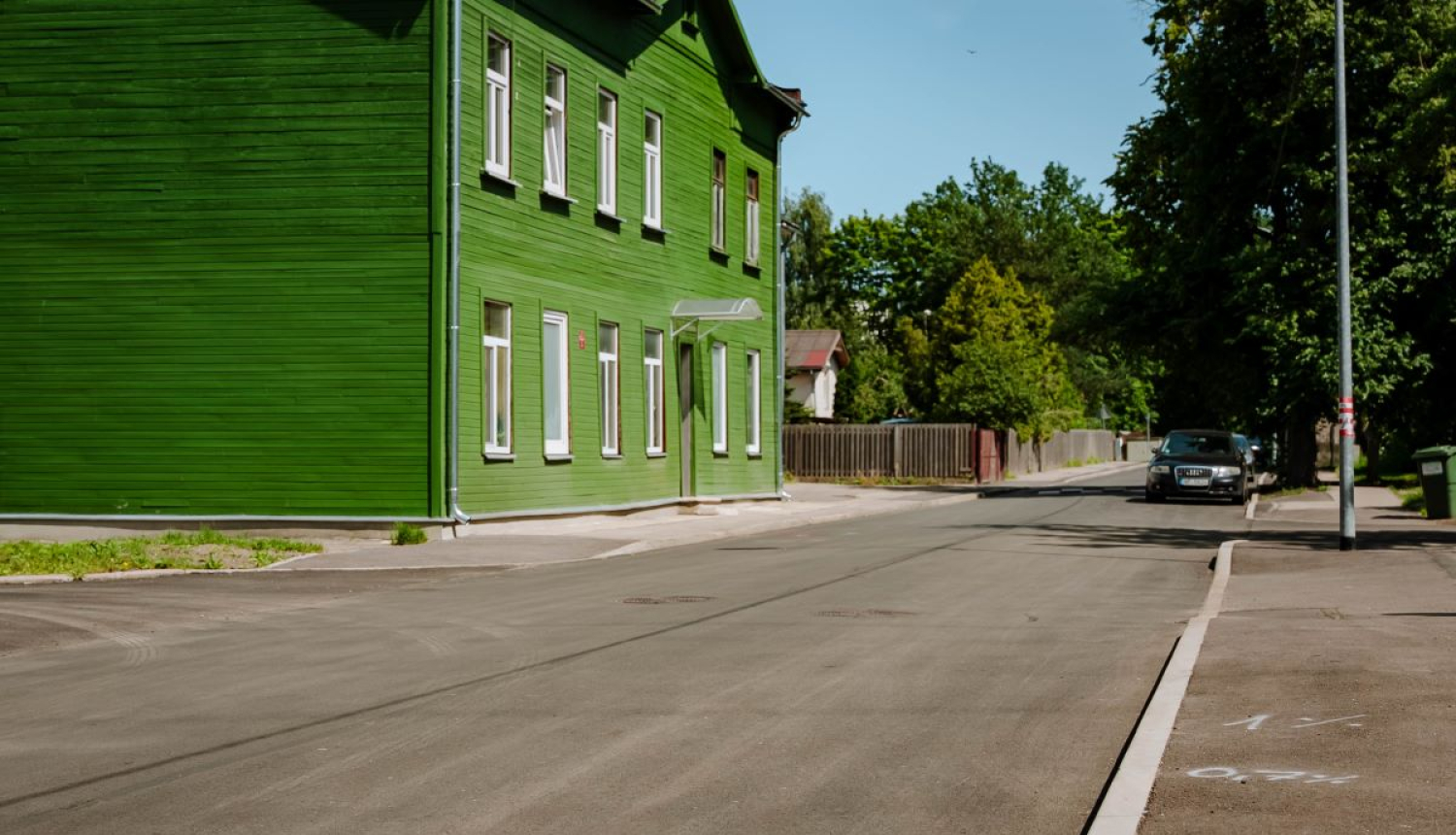 Asfaltēta iela Rīgā