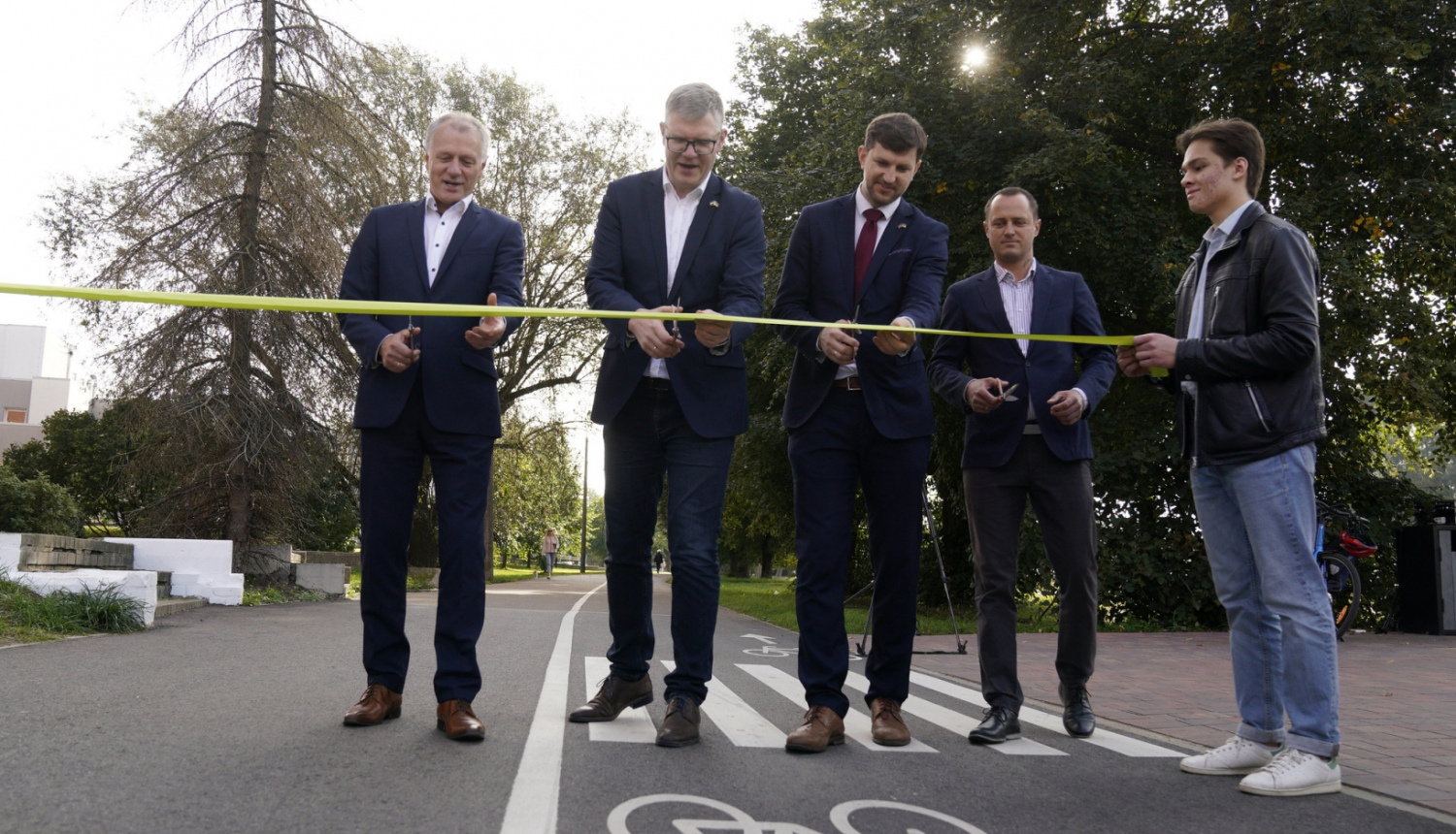 RD vadība pārgriež lentu