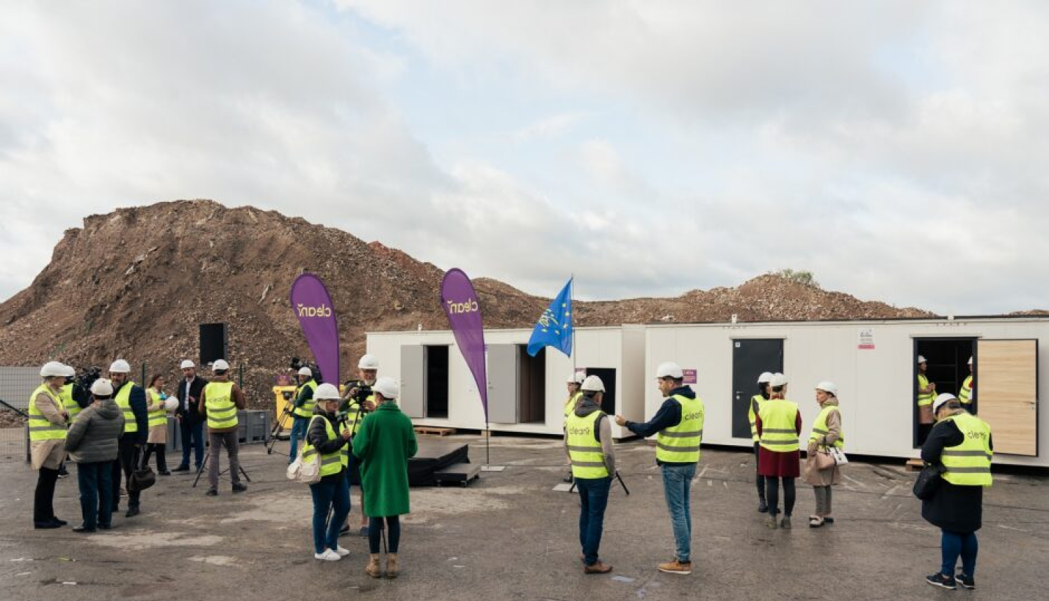 Atklāj būmateriālu apmaiņas punktu