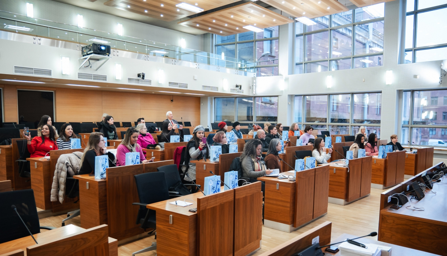 Brazīlijas delegācijas pārstāvji sēžu zālē