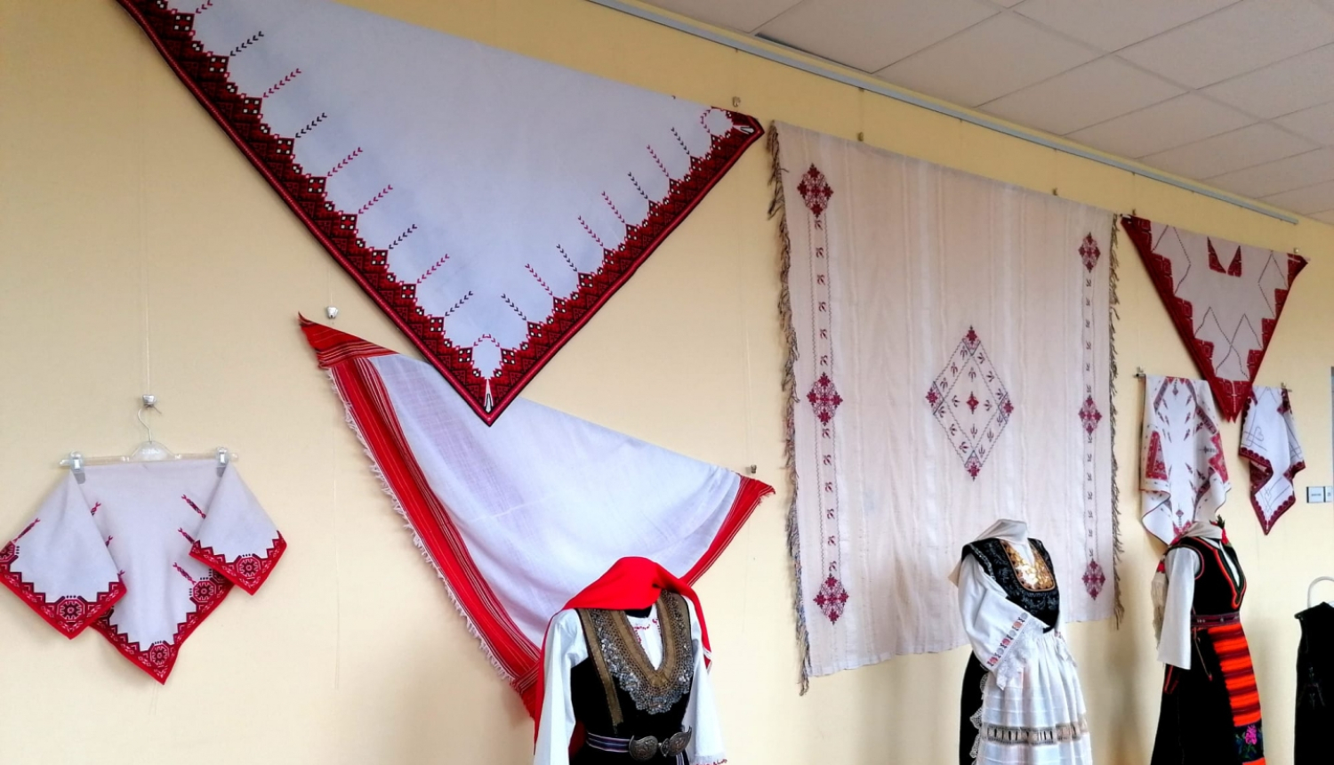 Bulgāru tradicionālie tautastērpi un  rokdarbi