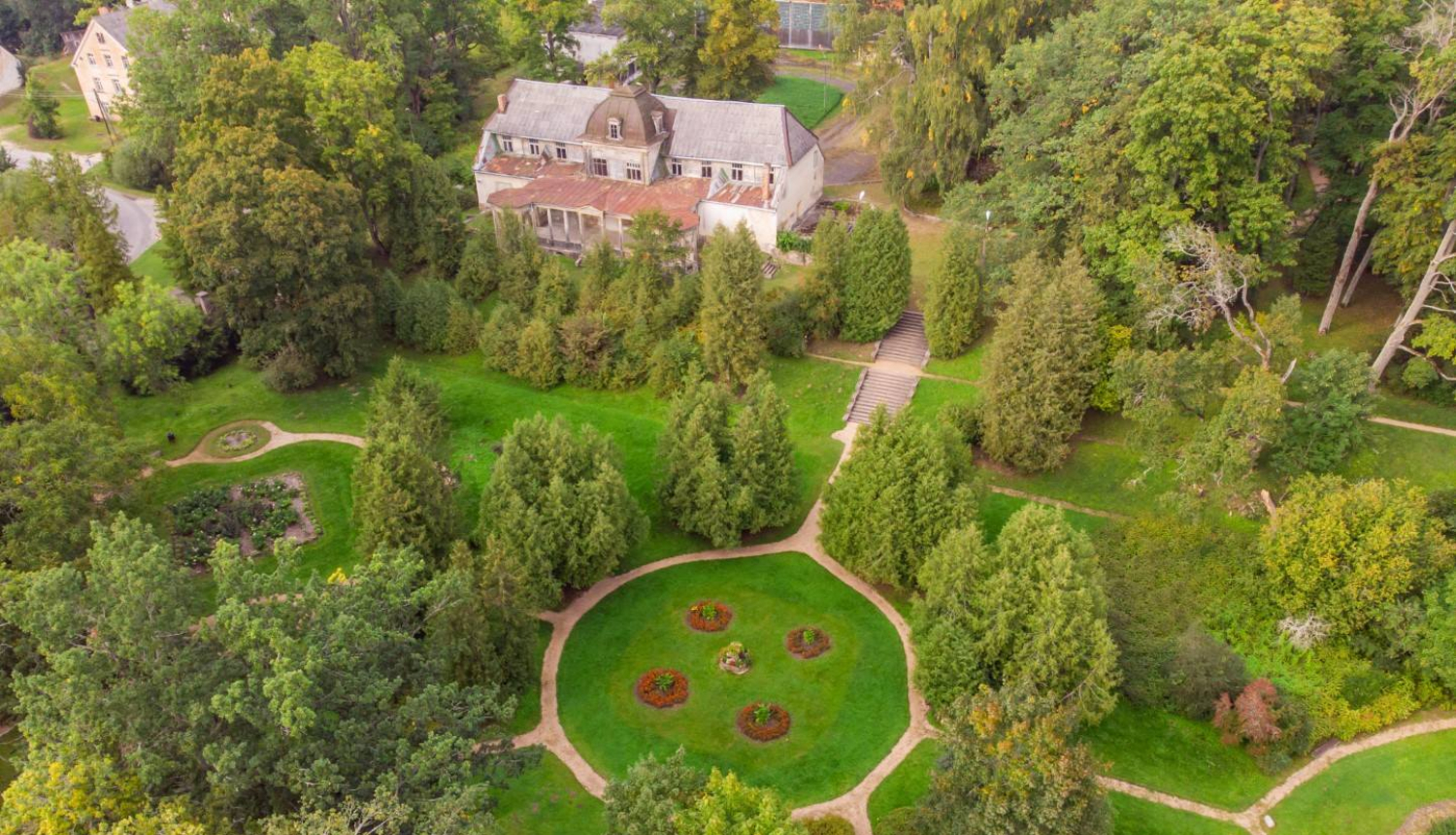 Burtnieku muižas parks