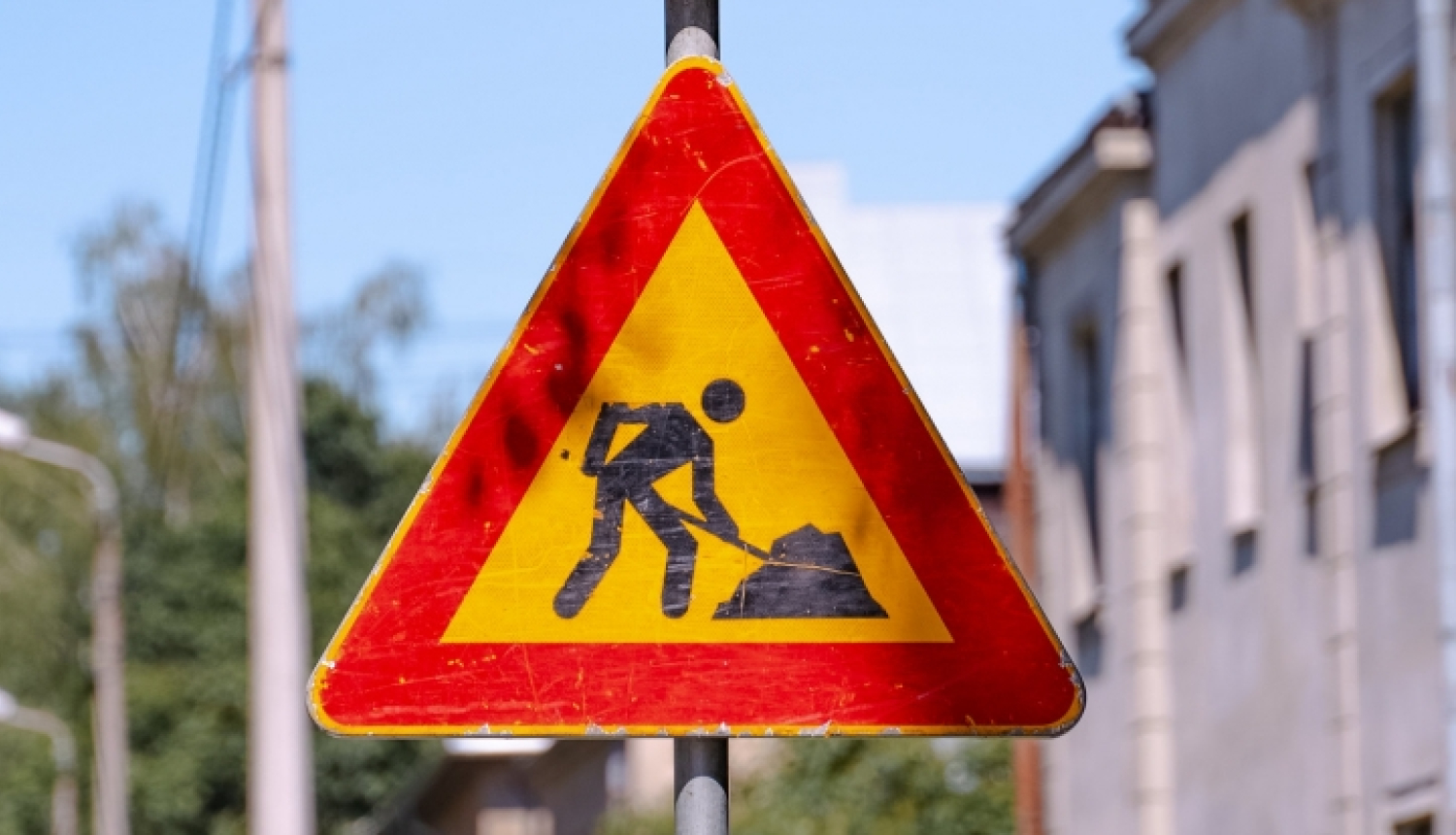 Ceļa zīme ielu remonts