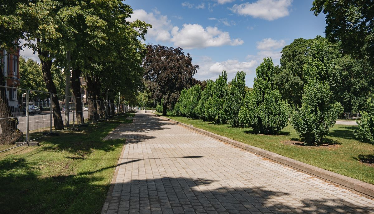 Celiņu bruģēšana Esplanādē