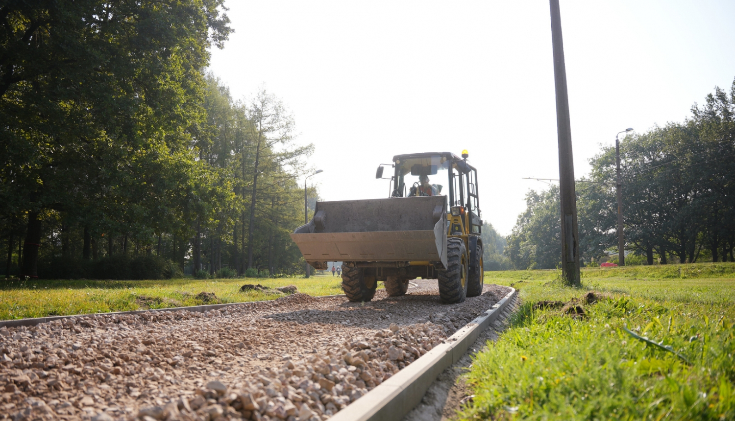 Traktors ved škembas