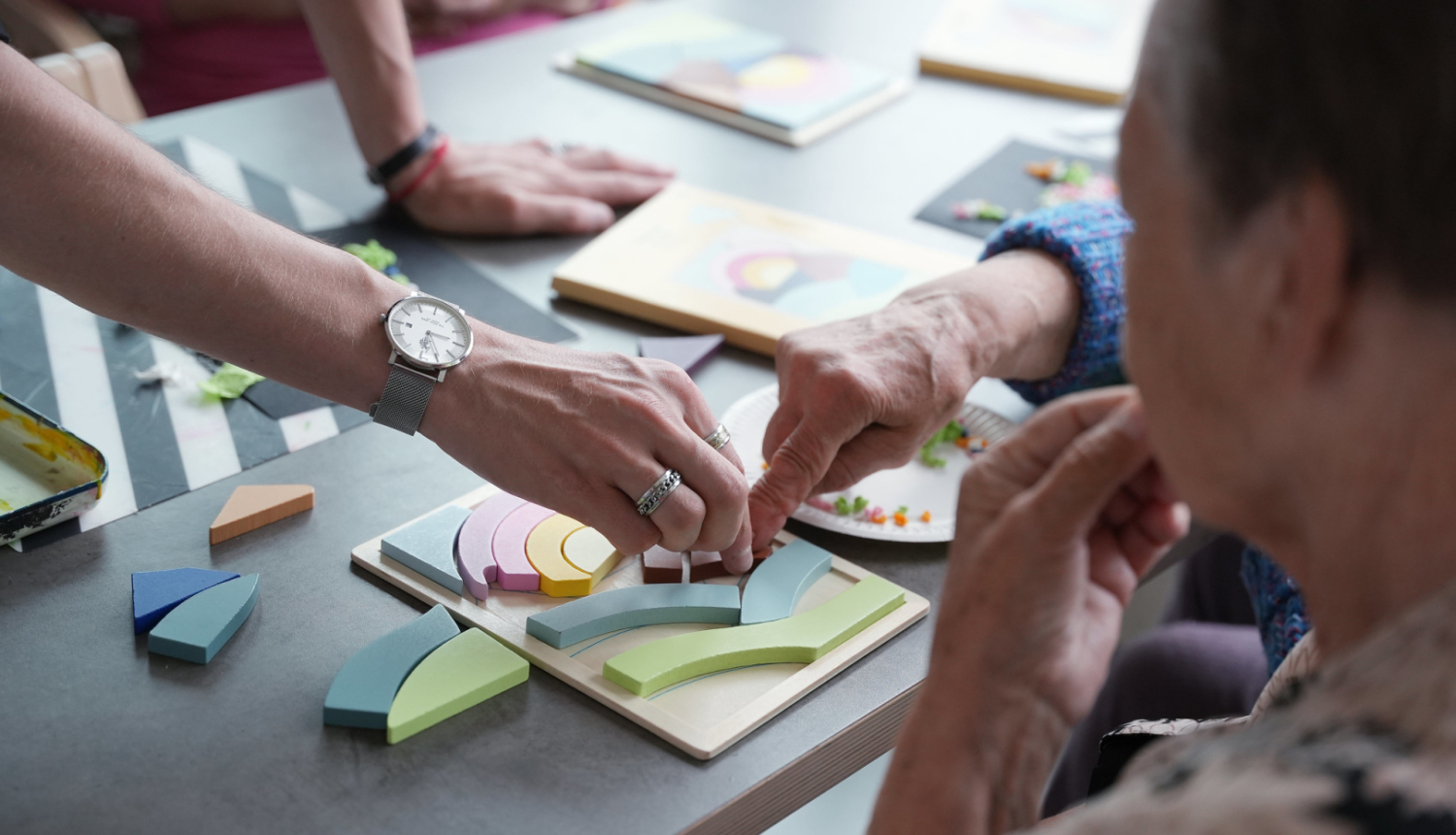 Cilvēki pansionātā