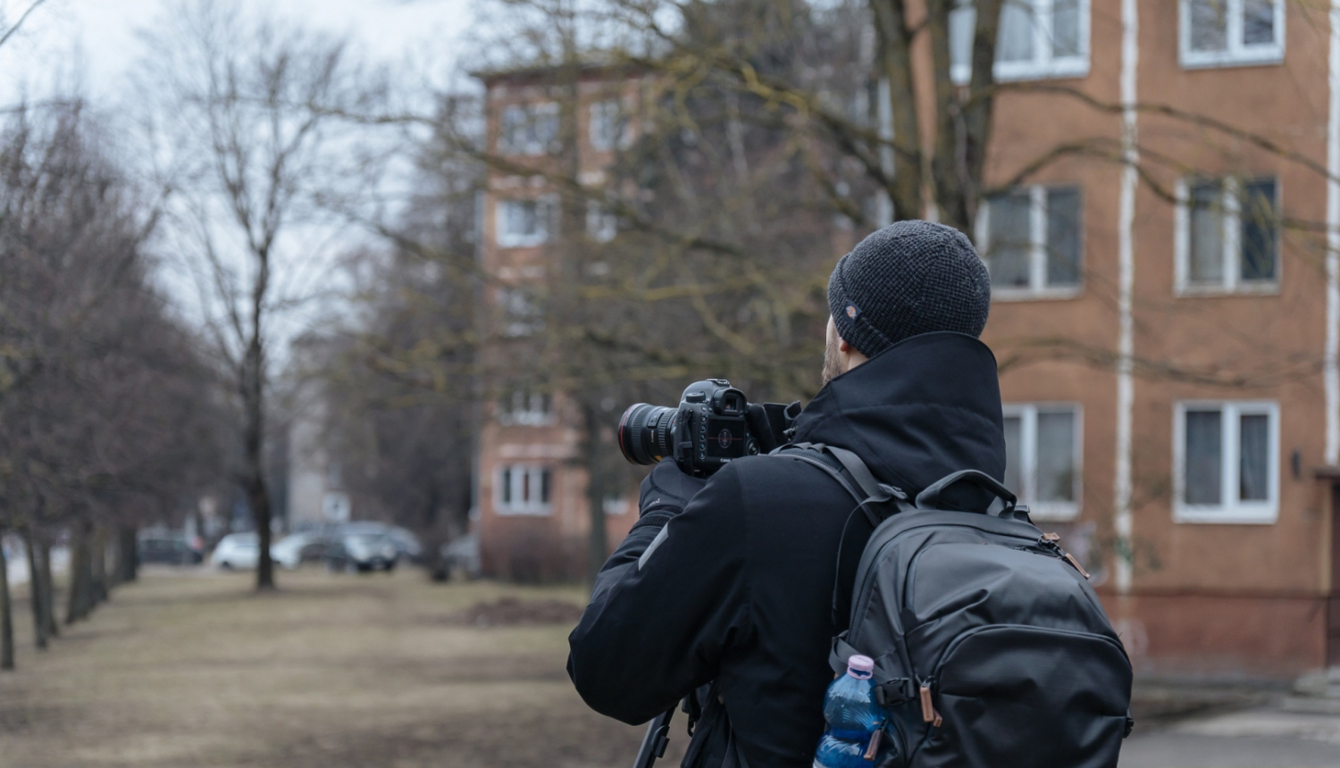 Cilvēks ar fotoaprātu