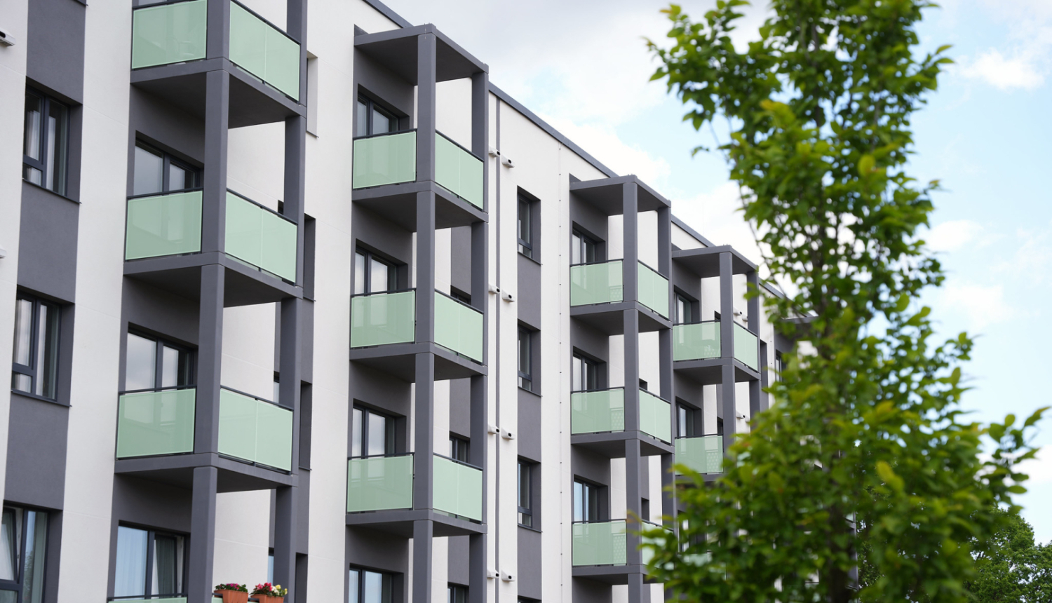 Daudzdzīvokļu mājas