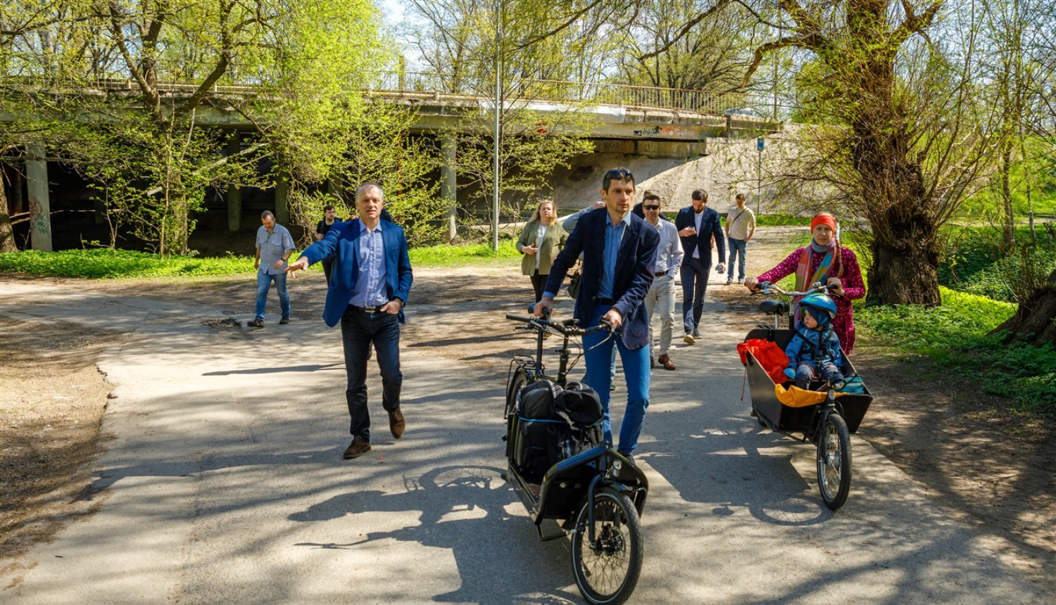 O.Pulks un Bieriņu apkaimes attīstības biedrības pārstāvji