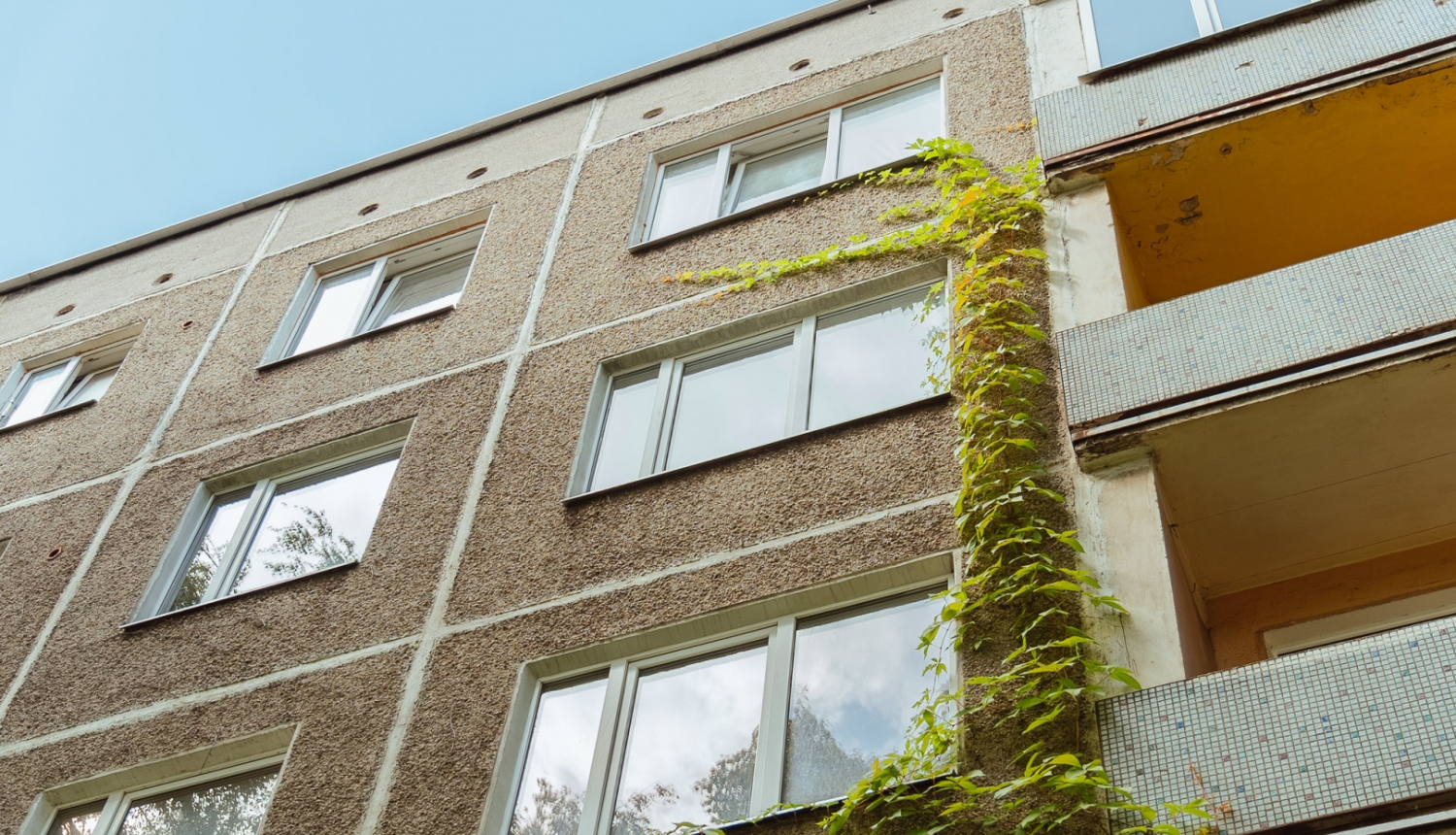 Daudzdzīvokļu māja