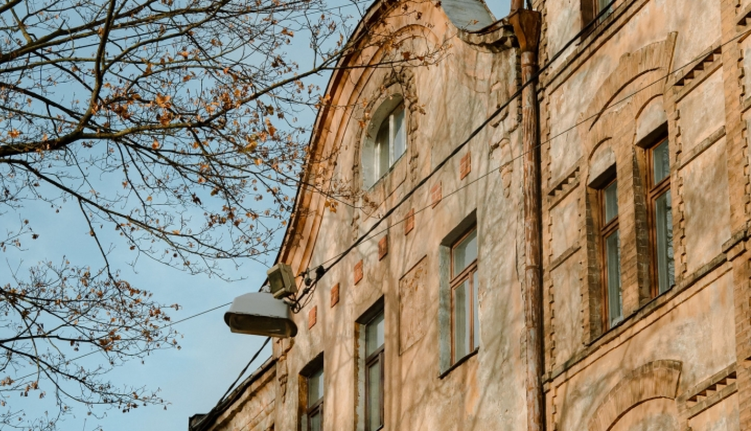 Dzīvojamā māja rudenī