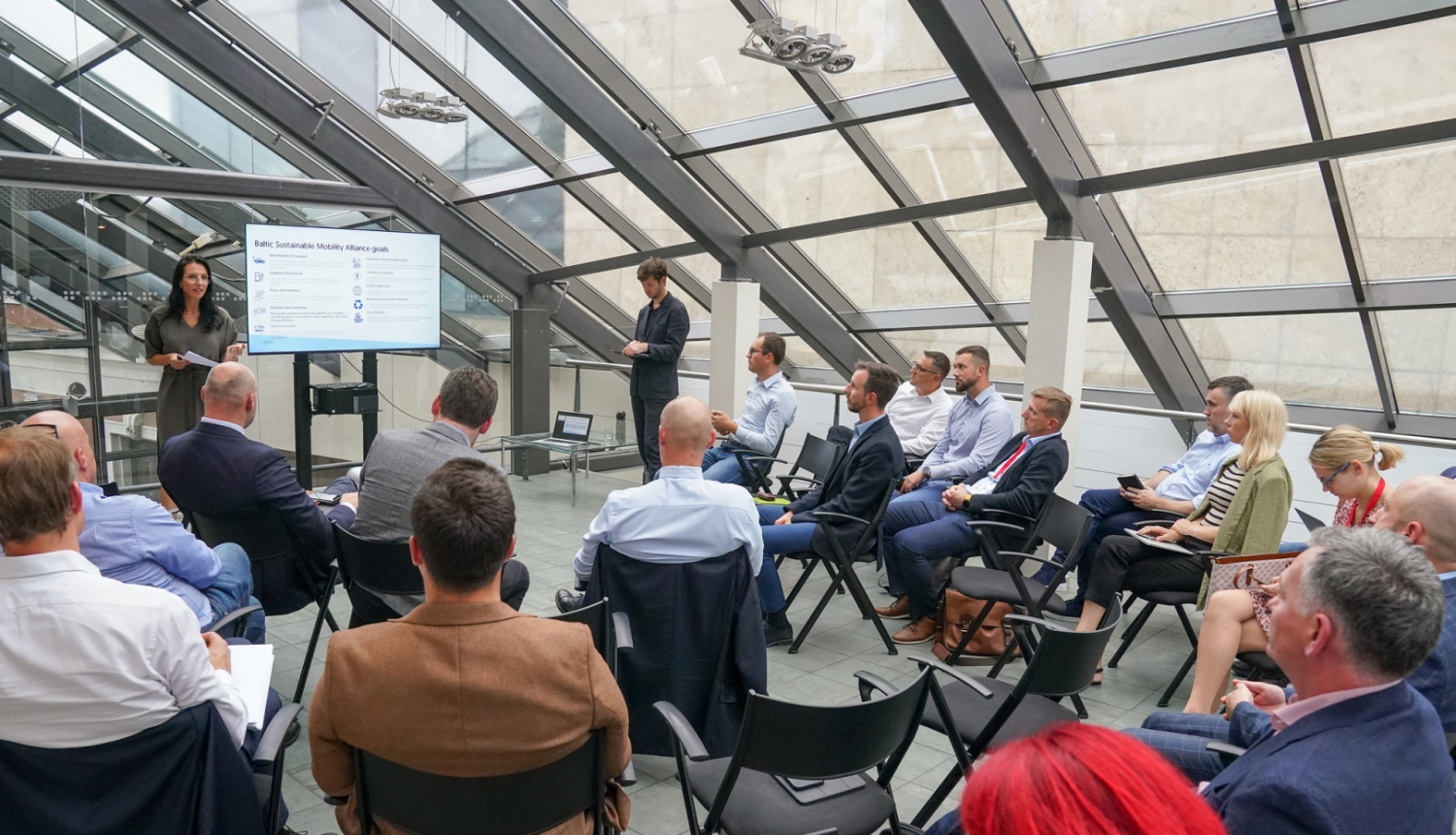 Diskutē par e-mobilitāti