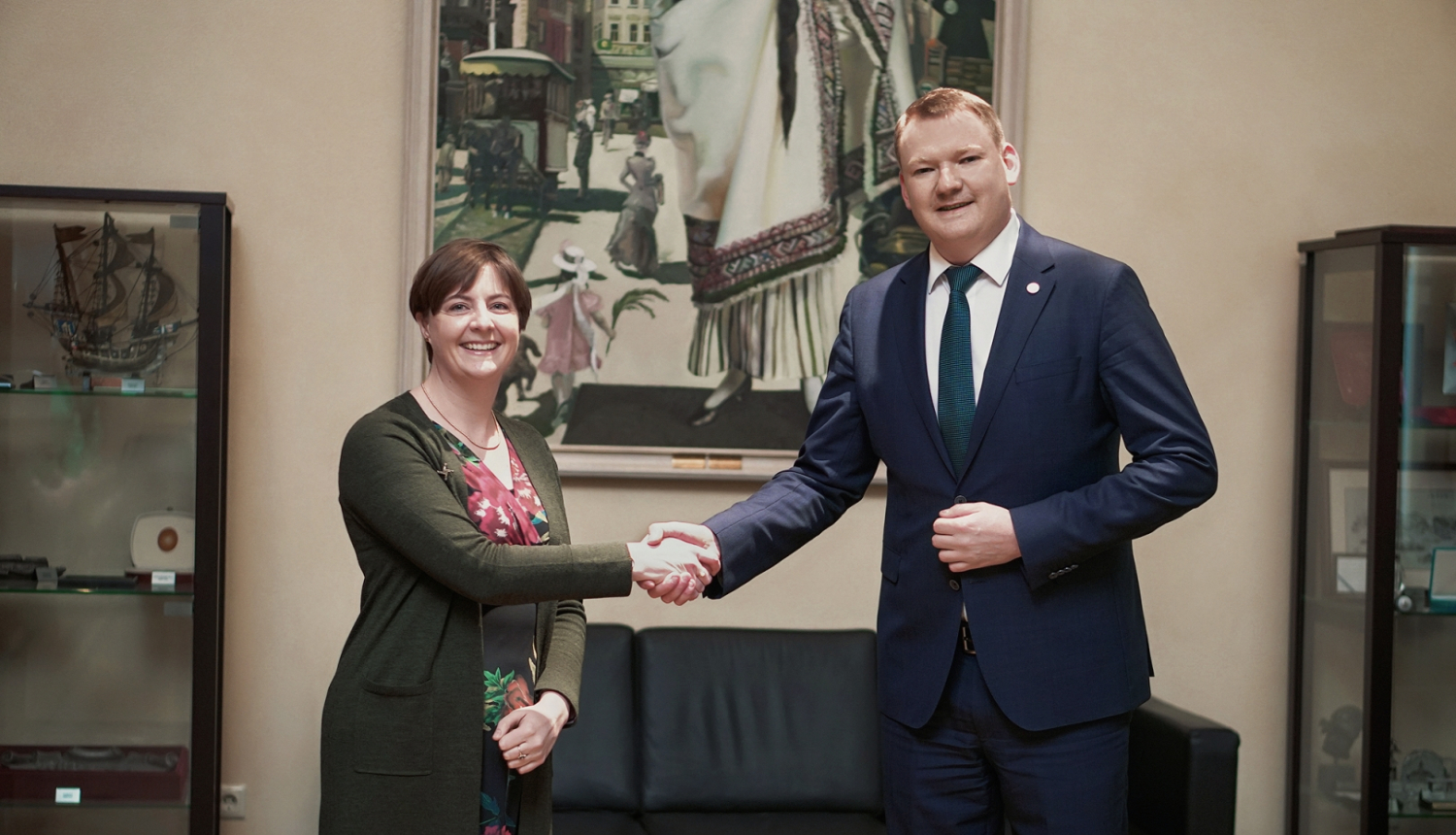 Edvards Smiltēns tiekas ar Īrijas vēstnieci Īmeri Frīli