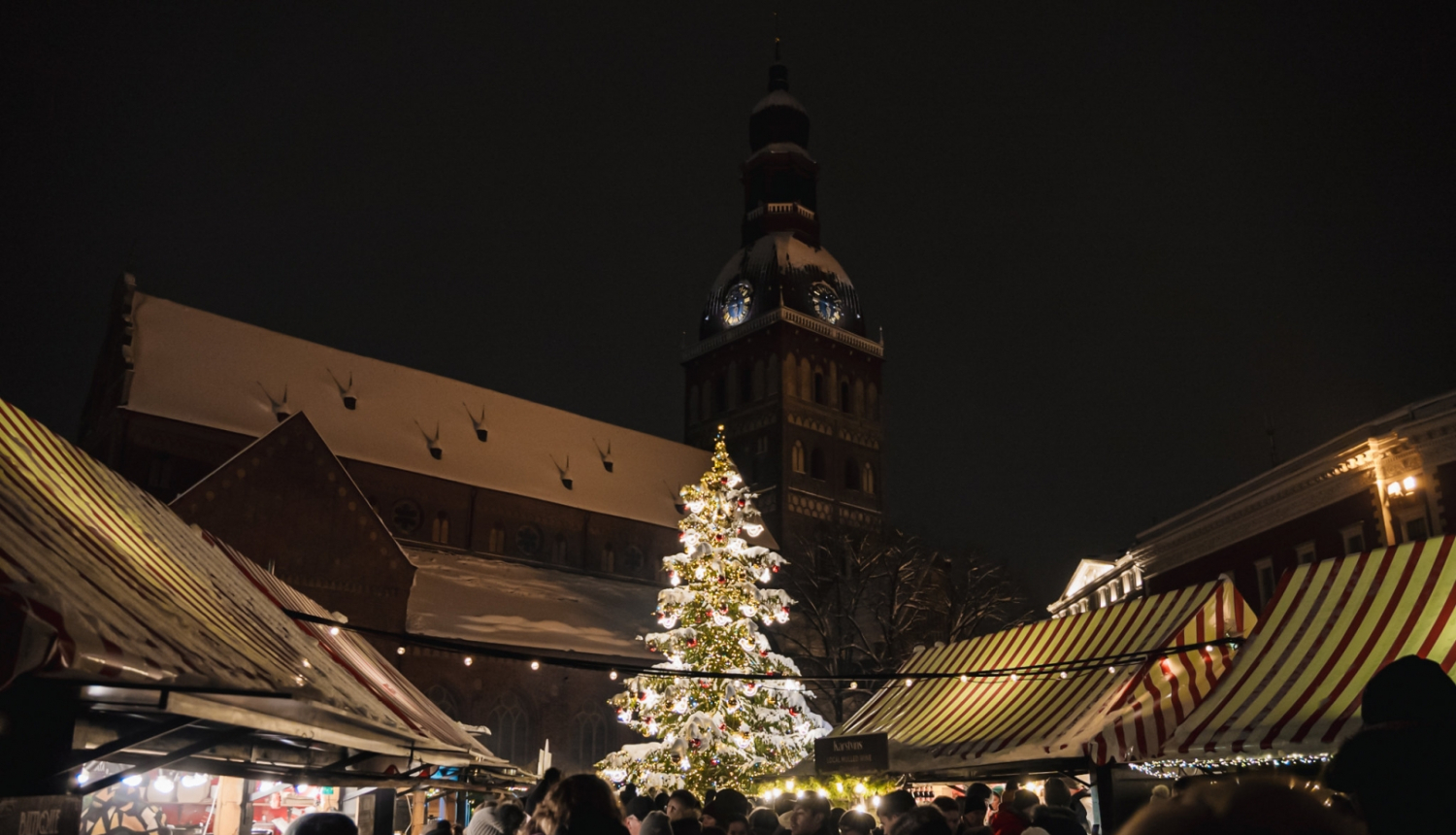 Doma laukuma Ziemassvētku tirdziņš