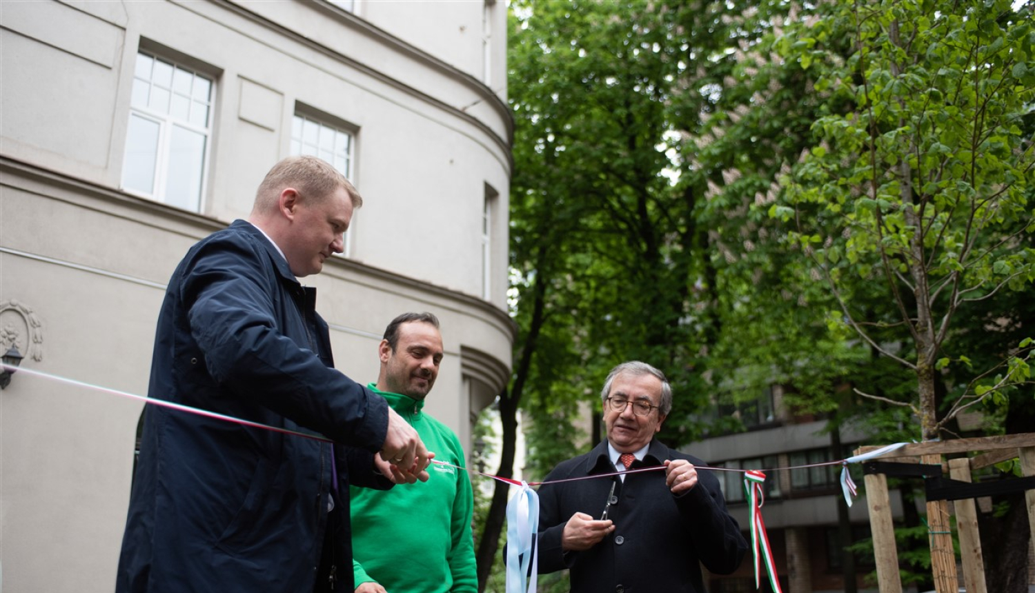 Rīgas domes priekšsēdētāja vietnieks Edvards Smiltēns, Itālijas vēstnieks Latvijā Stefano Taljāni de Markjo un itāļu uzņēmuma “Verde s.r.l” īpašnieks Alessandro Verde