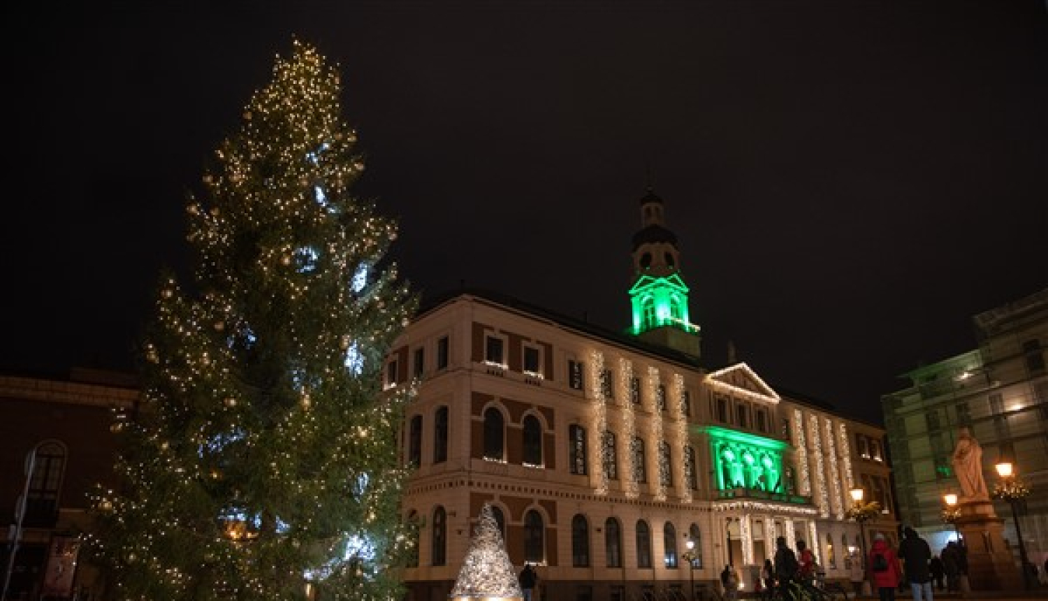 Rātslaukuma Ziemassvētku egle