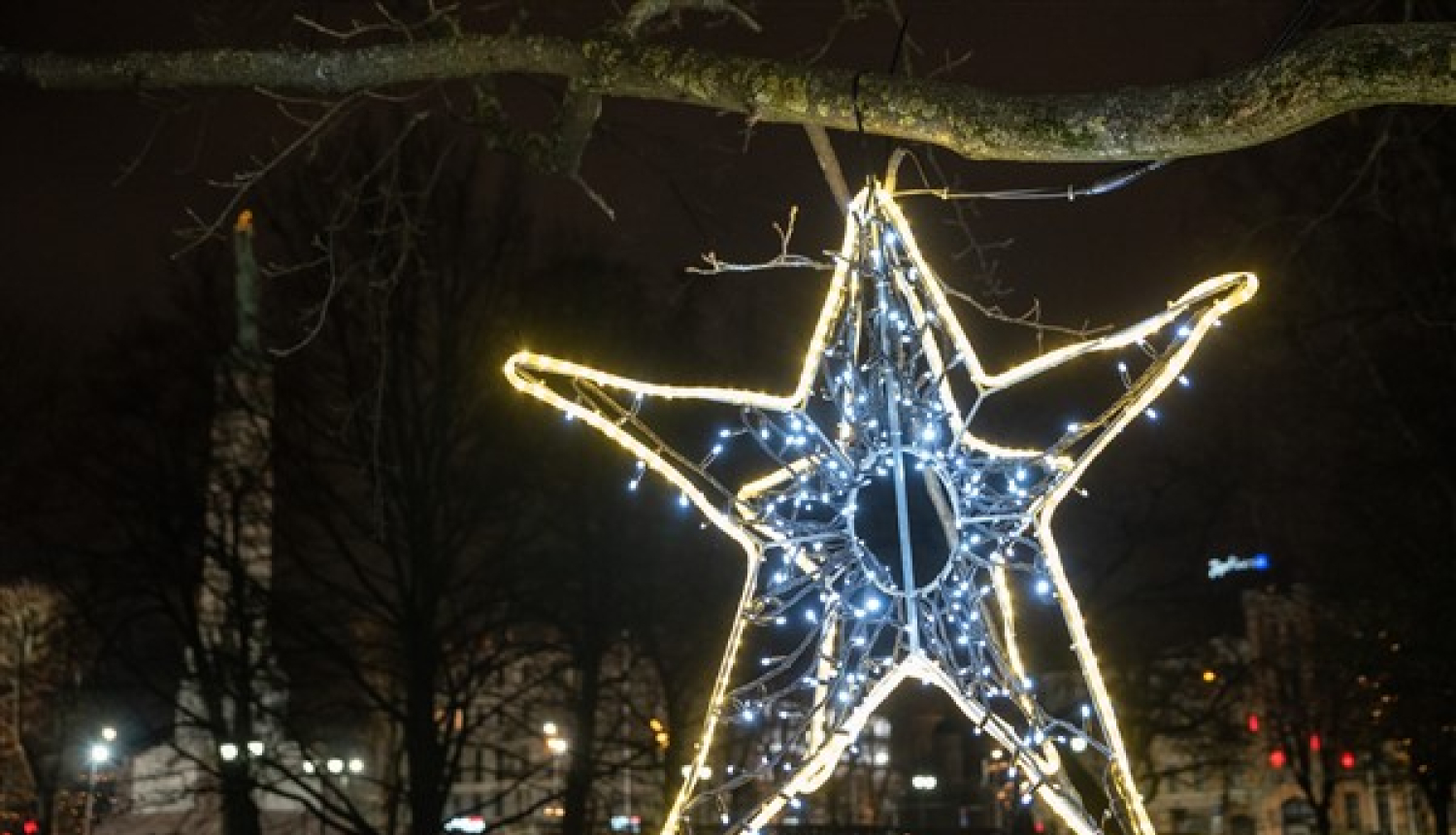 Ziemassvētku apgaismojums pilsētā