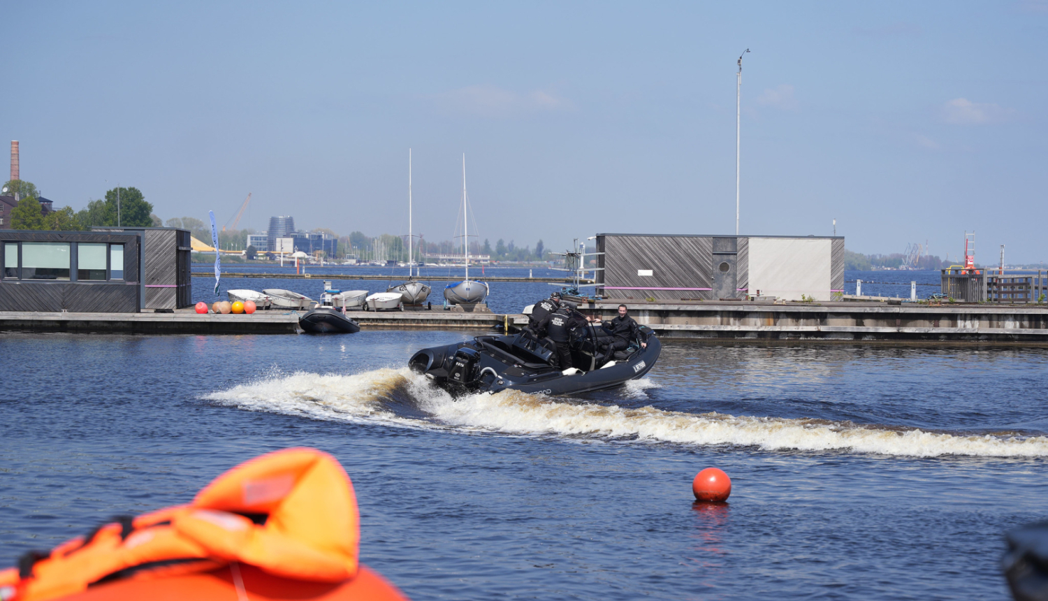 Glābēju motorlaiva