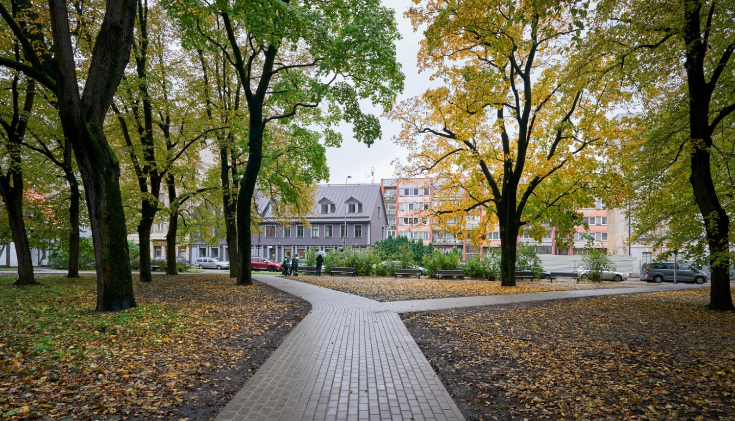 Hospitālu un Miera ielas skvērs