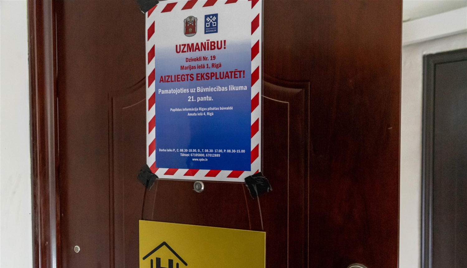 Uzraksts, kas aizliedz ekspluatēt telpas