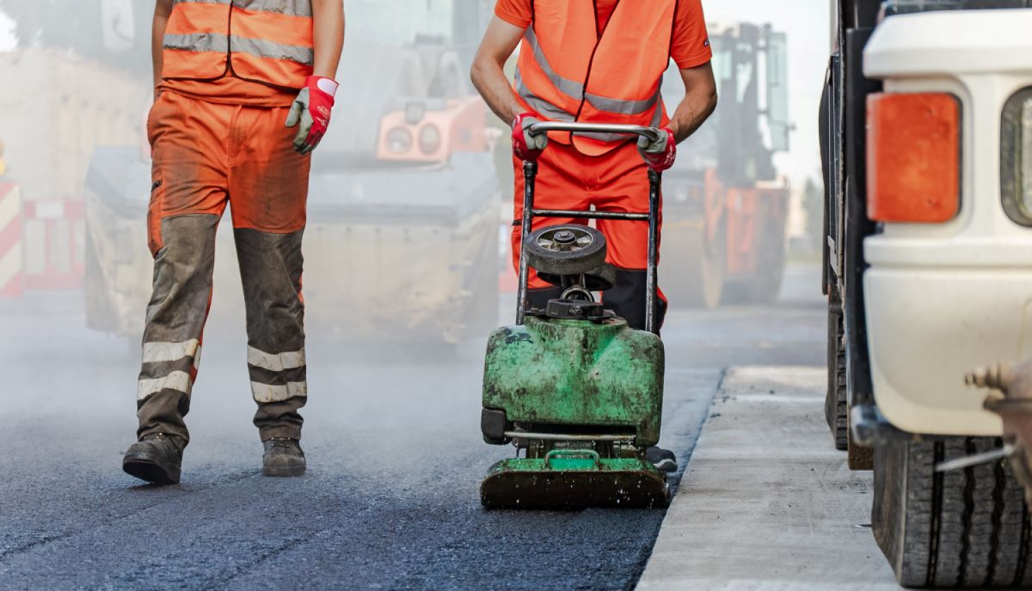 Remontē ielas segumu