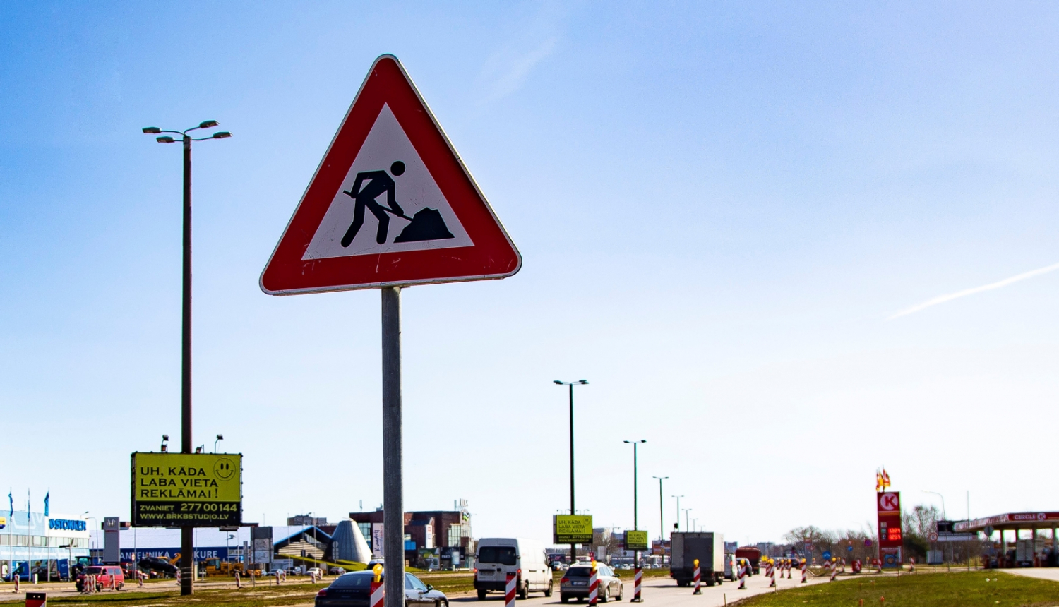 ceļa zīme ielu remonts