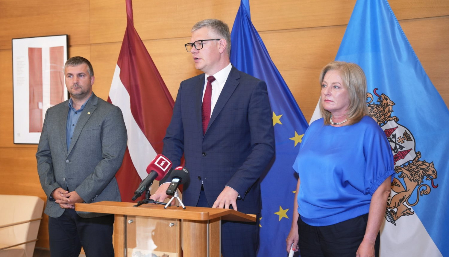 Pilsētas izpilddirektors Jānis Lange, Rīgas domes priekšsēdētājs Vilnis Ķirsis un Ārtelpas un mobilitātes departamenta direktora p.i. Ingūna Urtāne