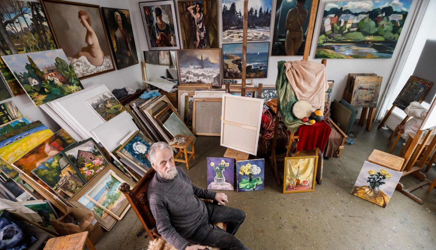 Studijas mākslinieciskais vadītājs ir Juris Ģērmanis