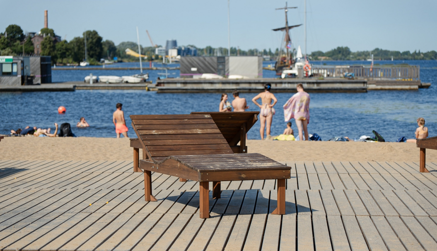 Pludmales krēlsls pludmalē