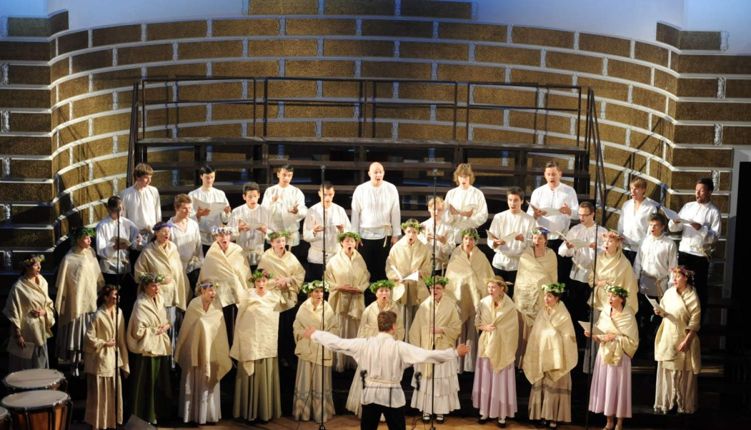 Koris "Balsis" koru skatē LU Lielajā aulā