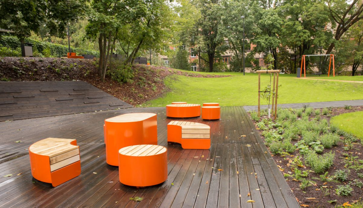 Labiekārtota teritorija Lomonosova ielā 12C