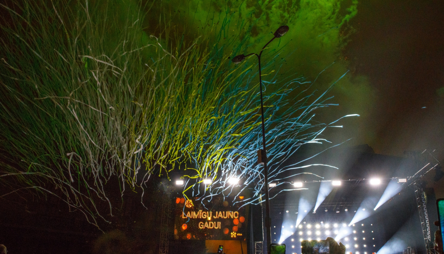 Uzraksts Laimīgu jauno gadu!