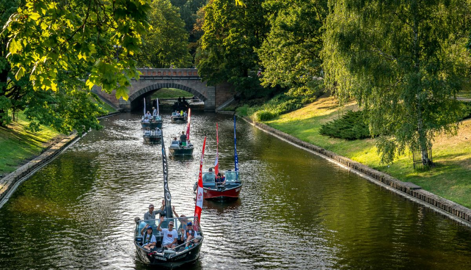 Laivu parāde Rīgas kanālā