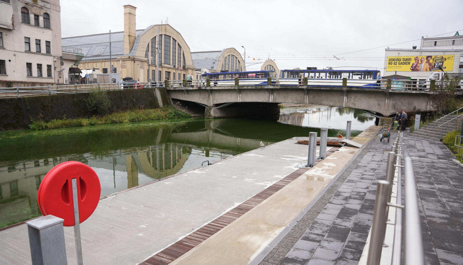 Laivu piestātne Pilsētas kanālmalā