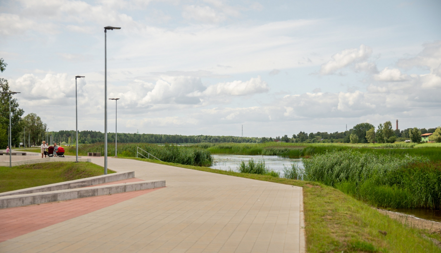 gājēju celiņš lapmpas